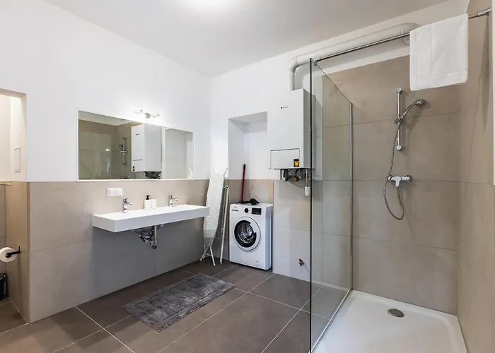 Апартаменти Newley Renovated Next To Hannovermarkt *